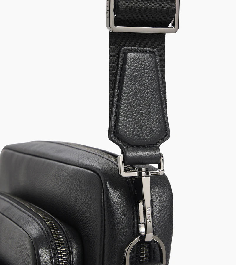 Le Tanneur Petit sac bandoulière cuir grainé noir Marceau